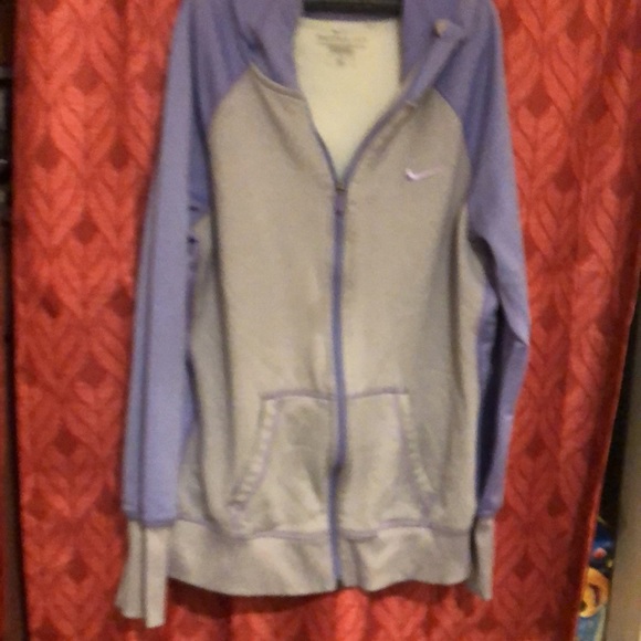 Nike - Picture 2 of 4